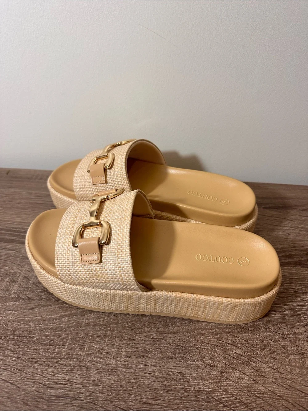 Coutgo never worn